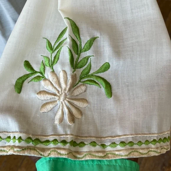 Vintage sixties anembroidered Green floral boho top - Picture 11 of 12